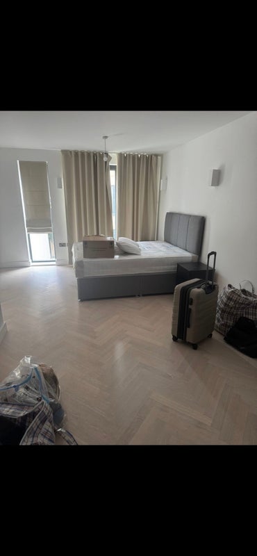 Room Mauleverer Road in Greater London