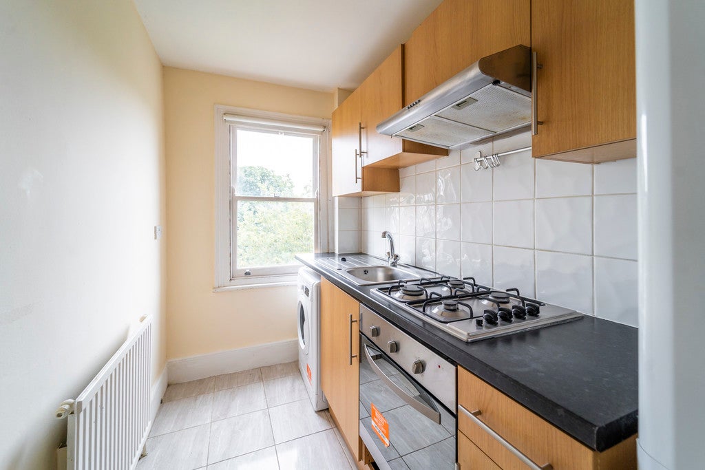 Flat Birnam Road in Greater London
