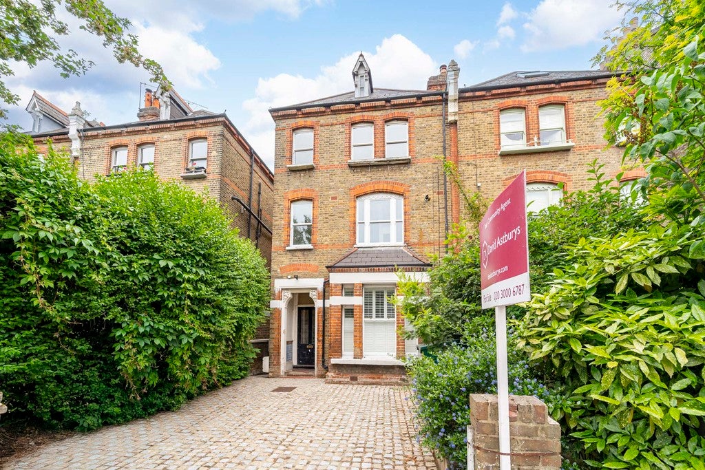 Flat Birnam Road in Greater London