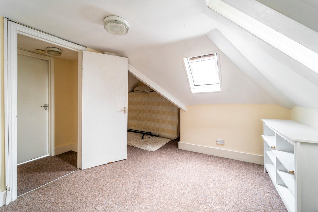 Flat Birnam Road in Greater London