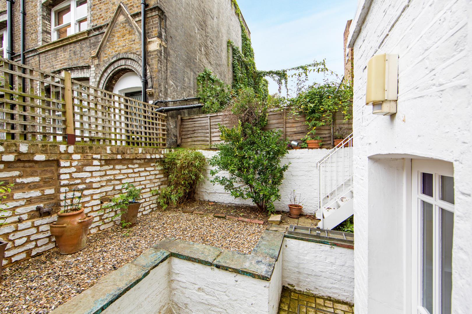 Flat St Michaels Gardens in Greater London