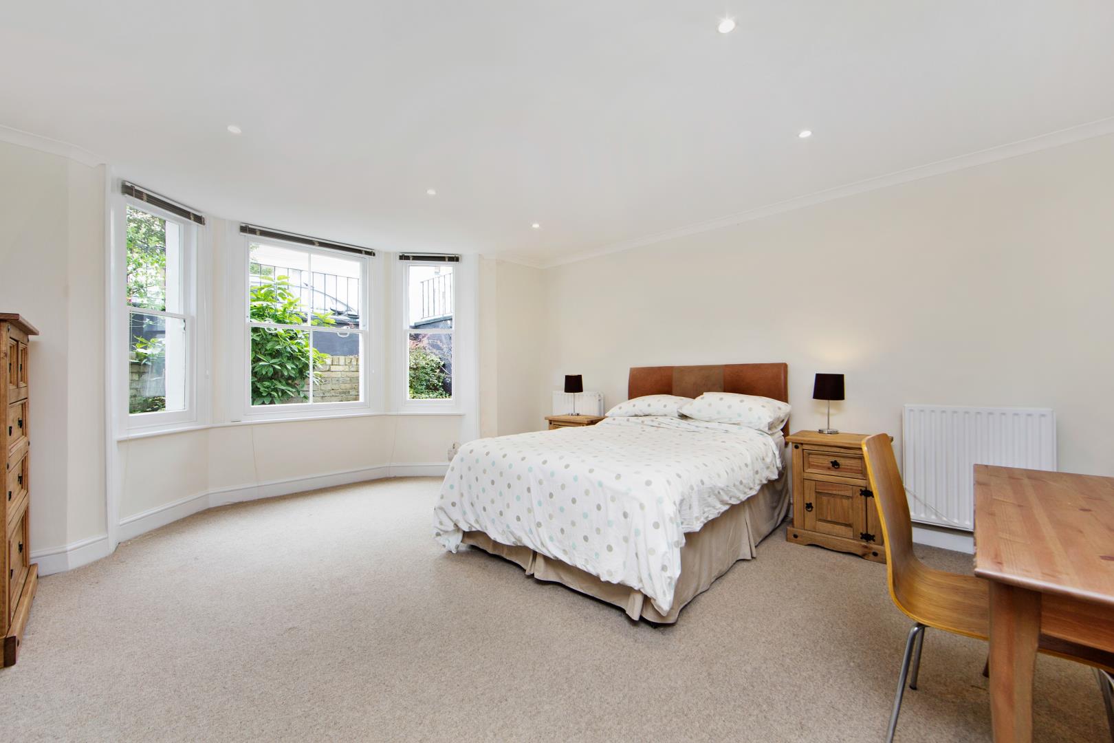 Flat St Michaels Gardens in Greater London