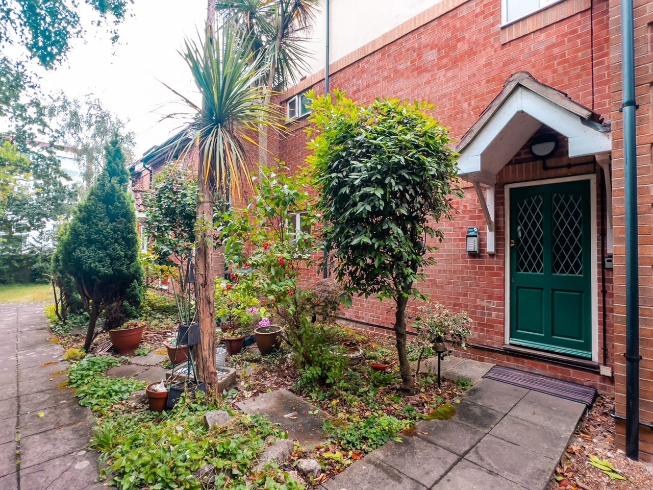 Flat Weston Lane in Southampton