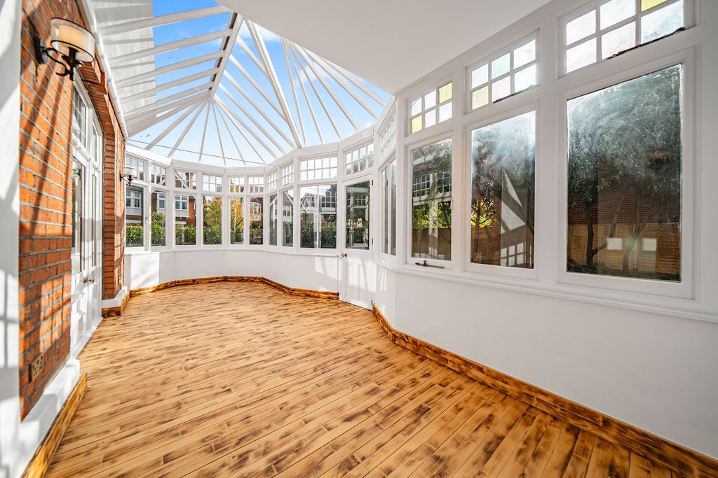 House Beauchamp Road in Elmbridge