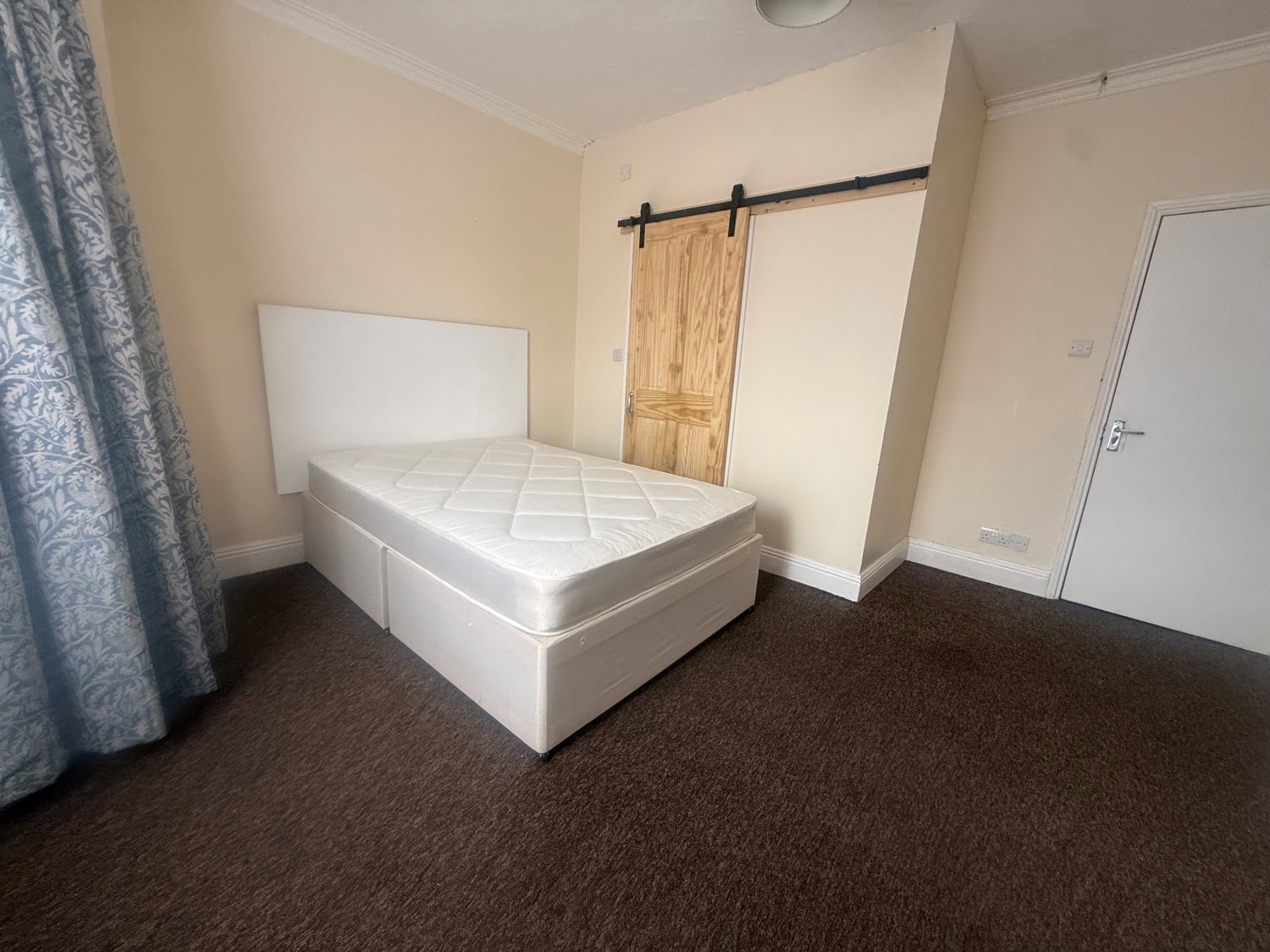 Room Shillito Road in Poole