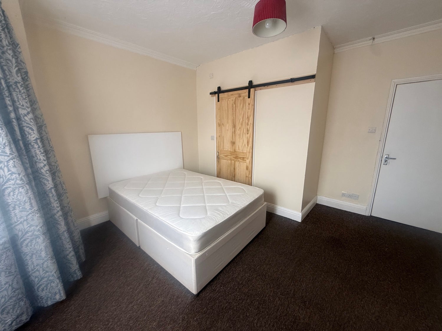 Room Shillito Road in Poole