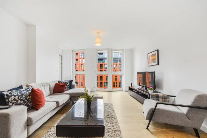 Flat Cable Walk in Greater London