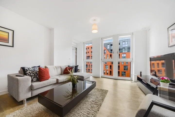 Flat Cable Walk in Greater London