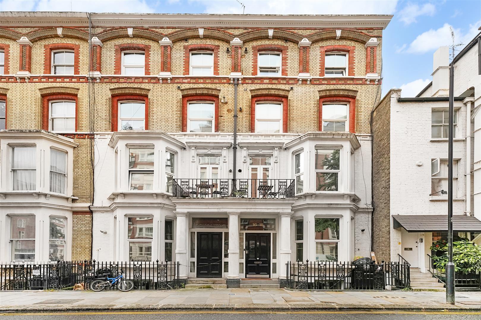 Flat Wrights Lane in Greater London
