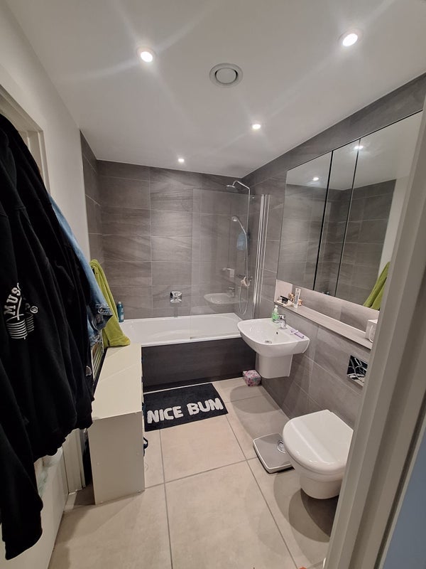 Room Rolling Street in Salford