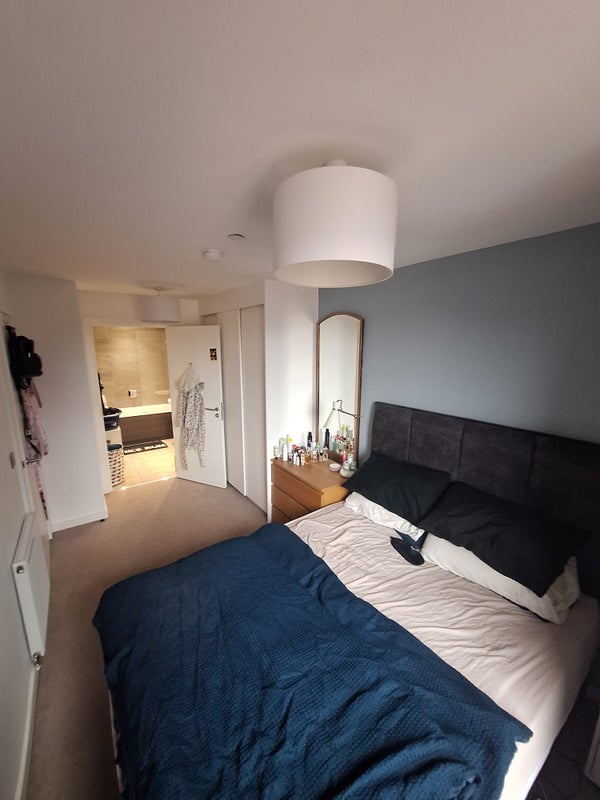 Room Rolling Street in Salford