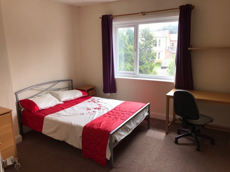 Room Rectory Road in Nottingham