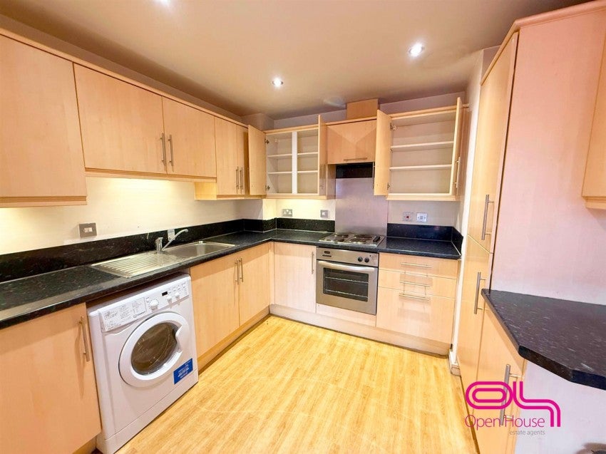 Flat Marsden Road in Bolton