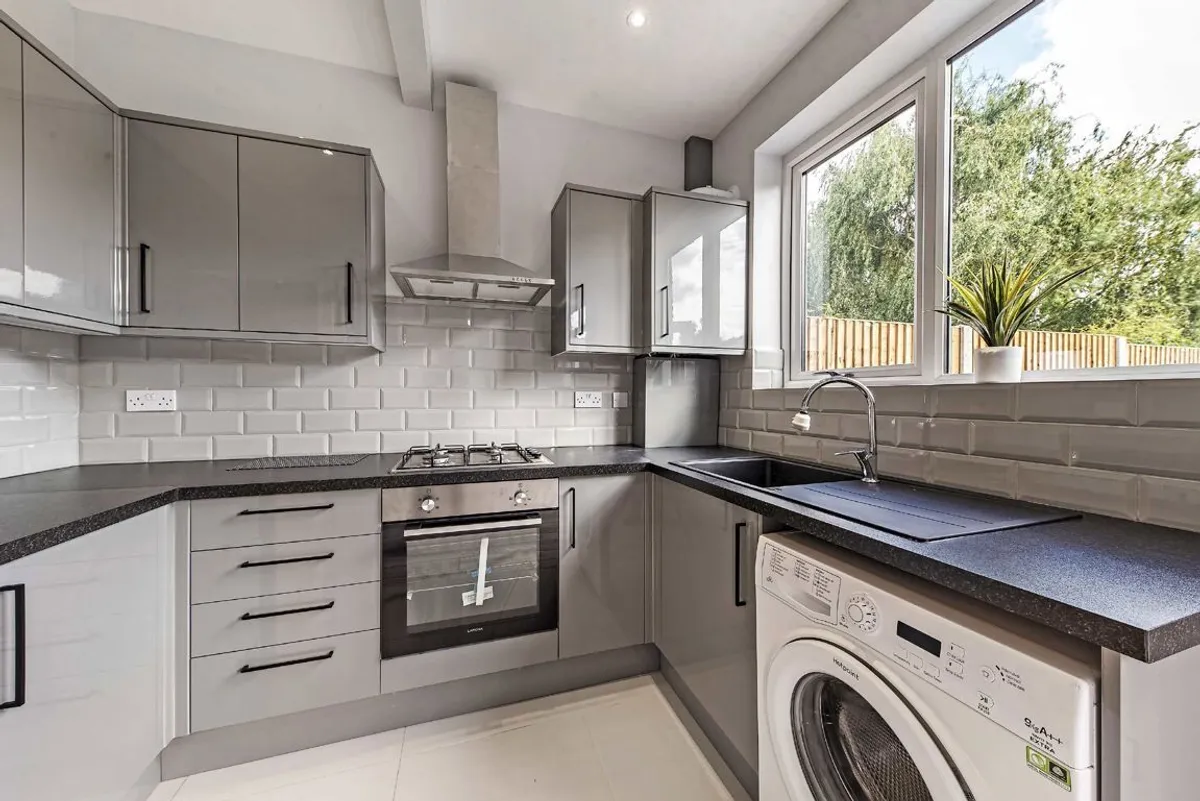 House Hepworth Road in Greater London
