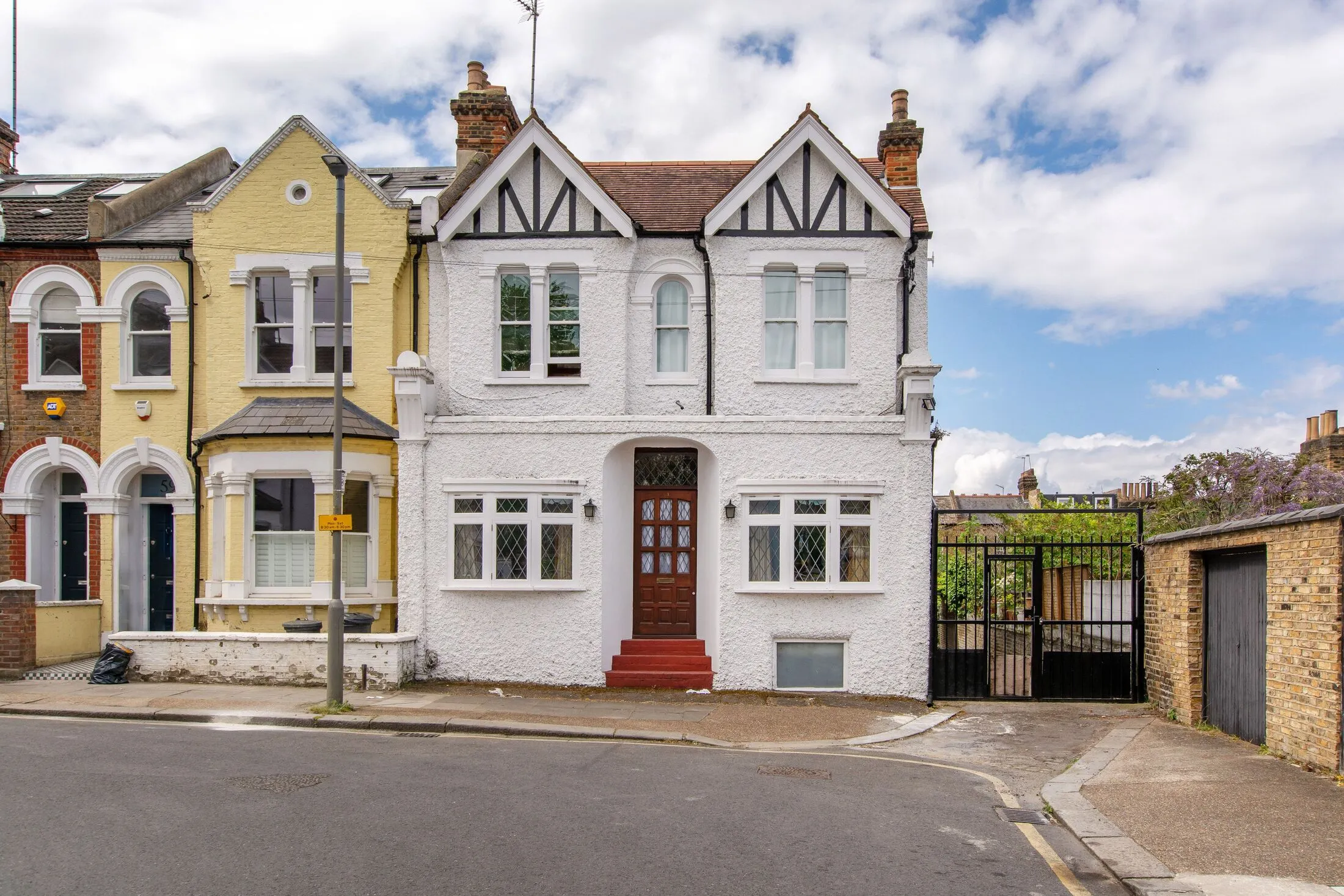 Flat Eland Road in Greater London