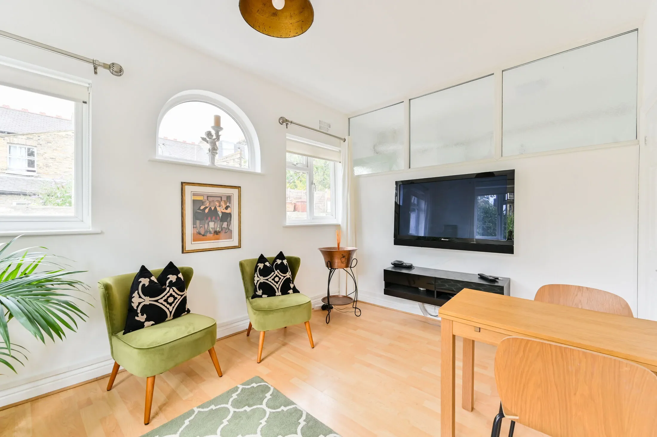 Flat Eland Road in Greater London