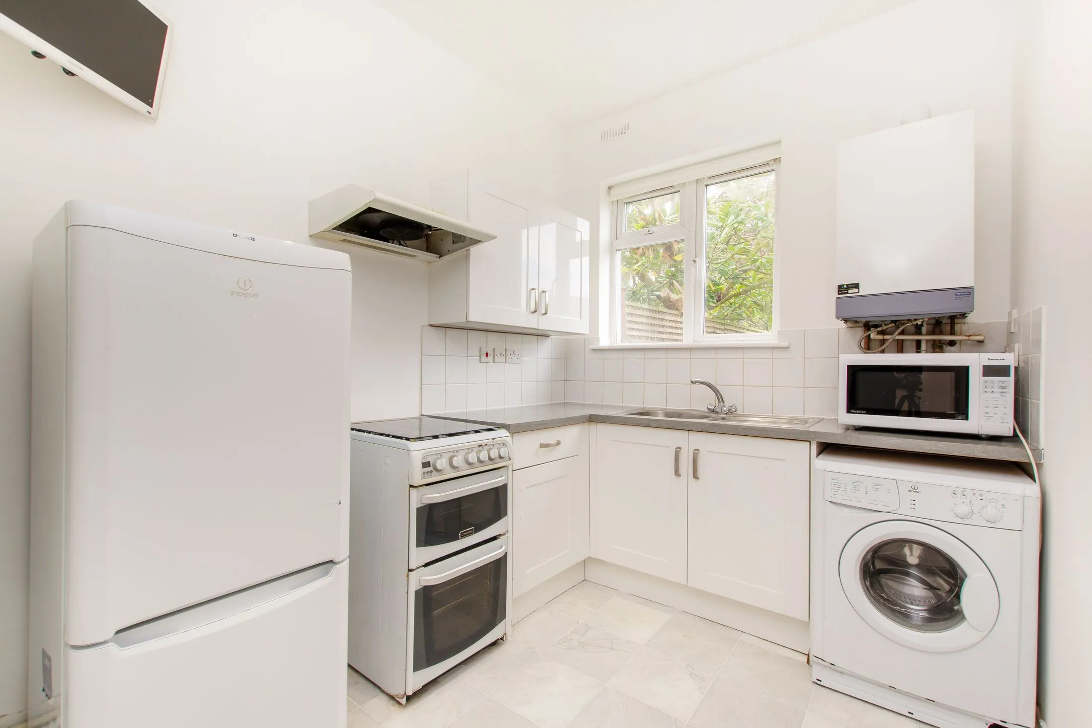 Flat Eland Road in Greater London