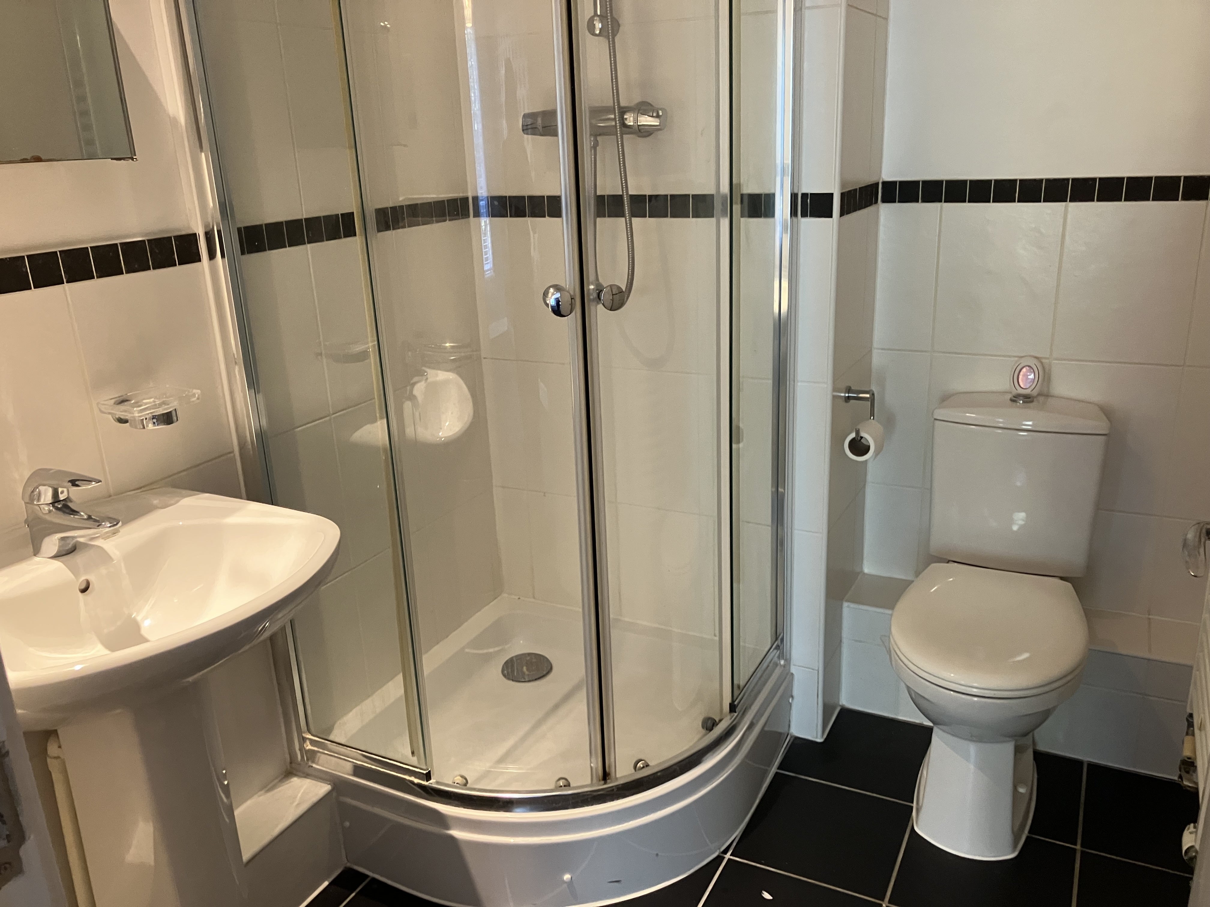 Flat Russett Court in Caterham Valley