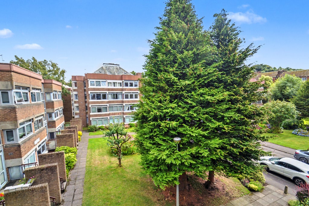 Flat Lethington Avenue in Glasgow