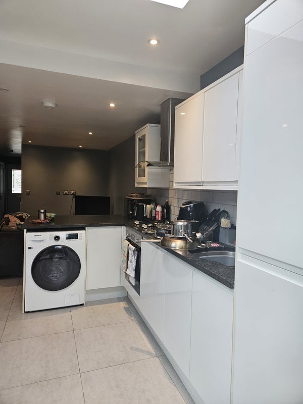 Room Glenburnie Road in Greater London