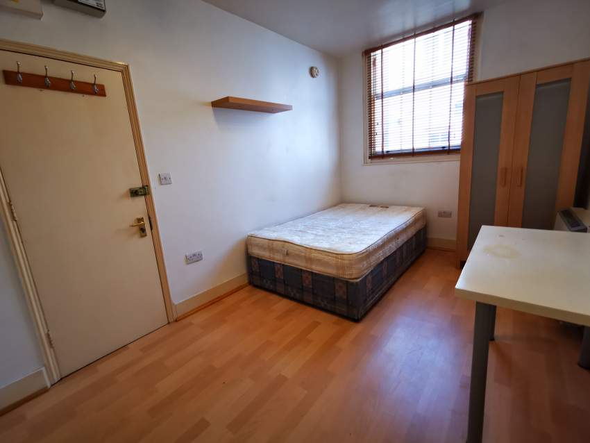 Room Western Road in Hove