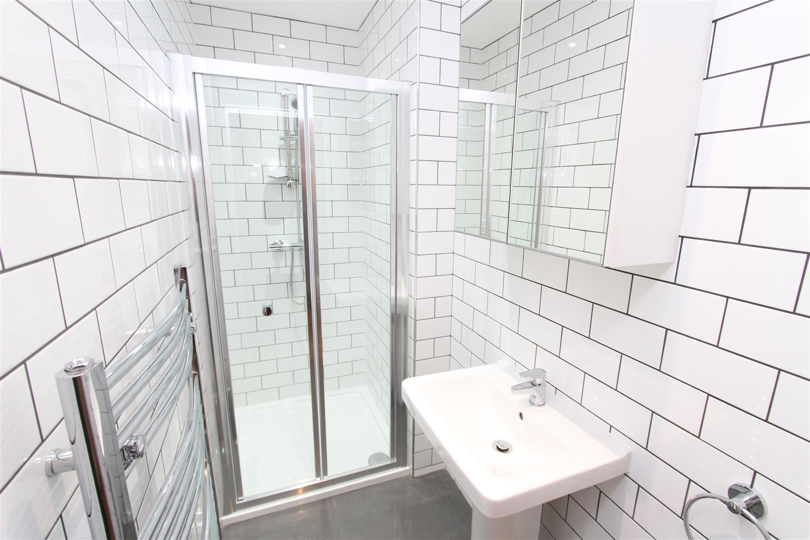 Room Twyford Avenue in Greater London