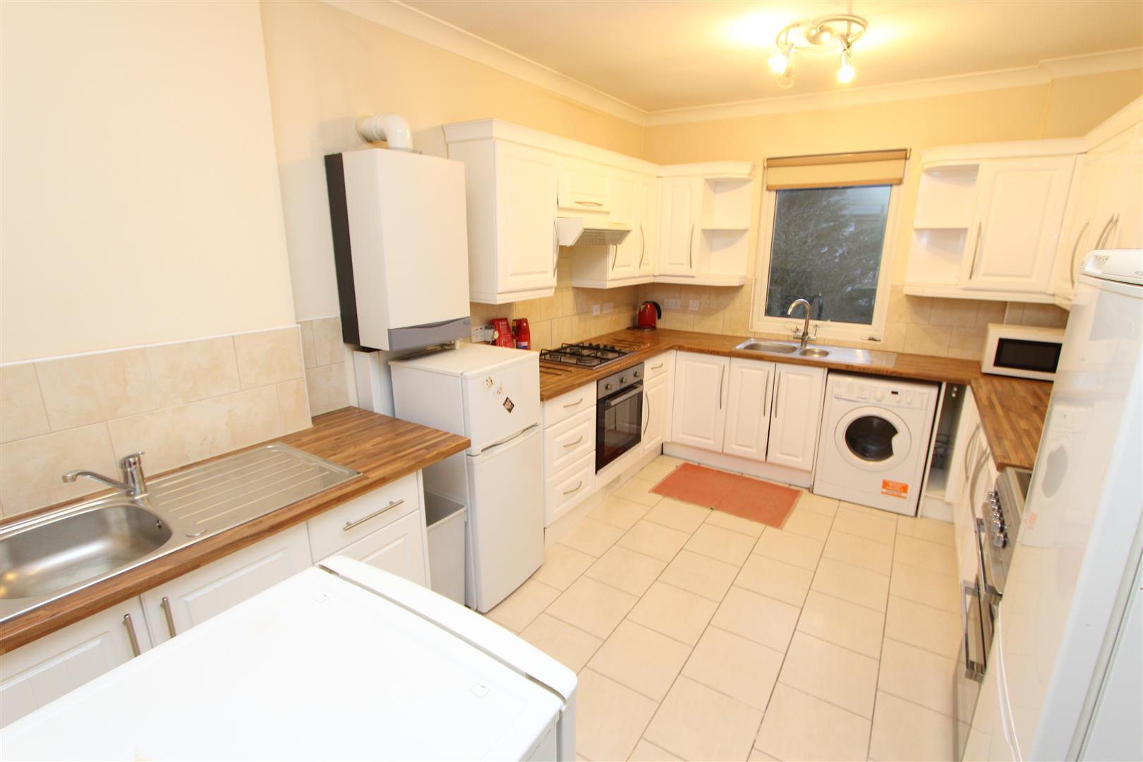Room Twyford Avenue in Greater London
