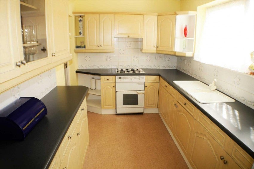 Room Leighton Avenue in Worthing