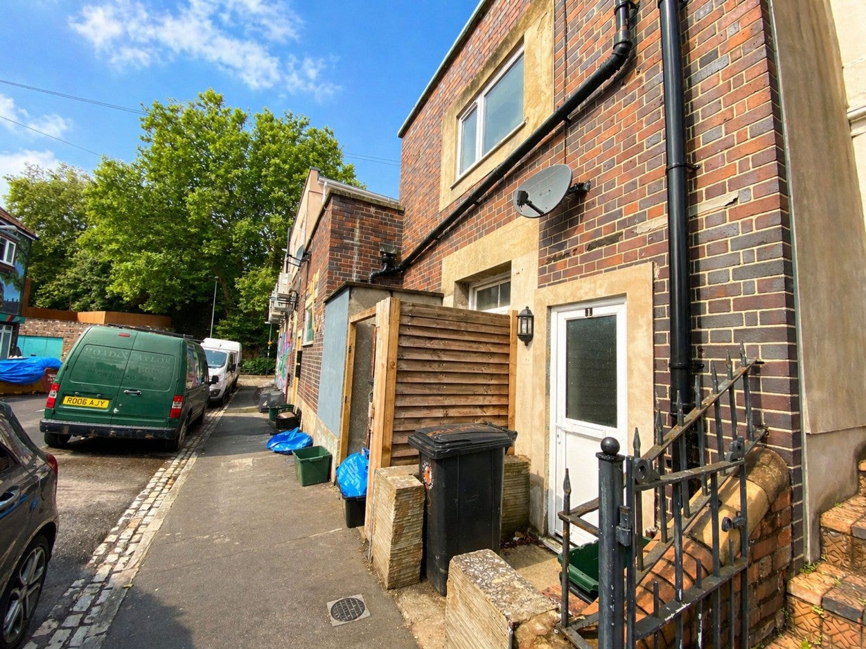 Flat Sandbed Road in Bristol