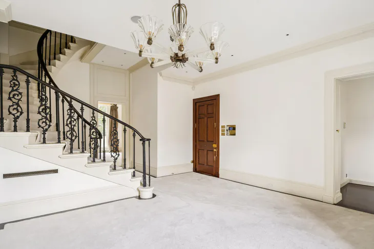 Flat Eaton Square in City of Westminster