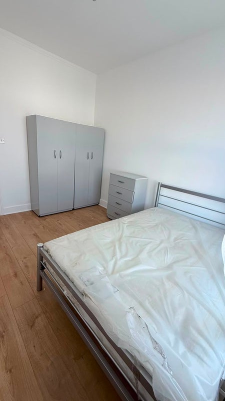 Room Trinity Road in Greater London