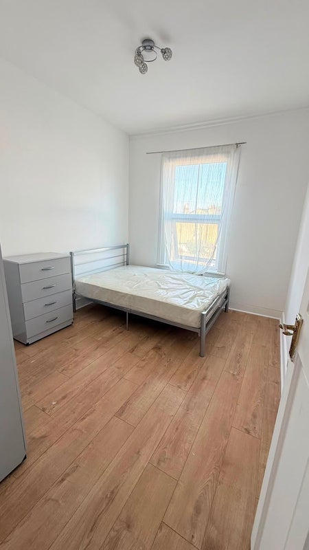 Room Trinity Road in Greater London
