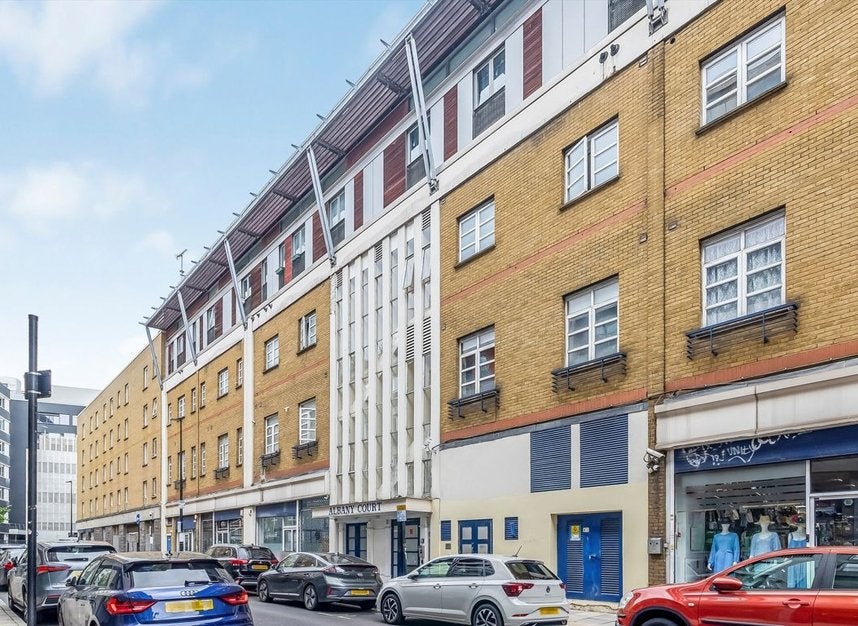 Flat Plumbers Row in Greater London
