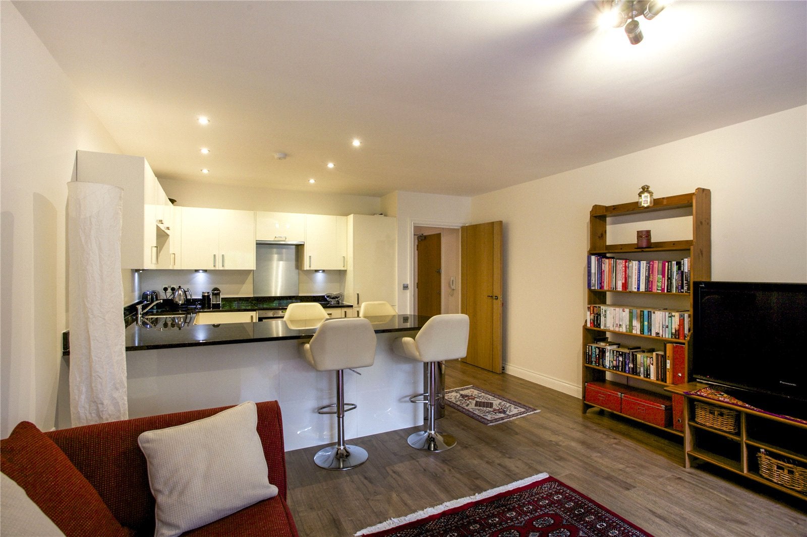 Flat Epsom Road in Guildford