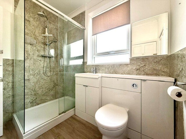 House Kelsie Way in Greater London