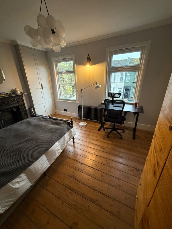 Room Park Grove in Greater London