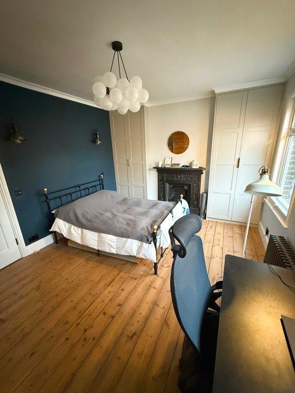 Room Park Grove in Greater London
