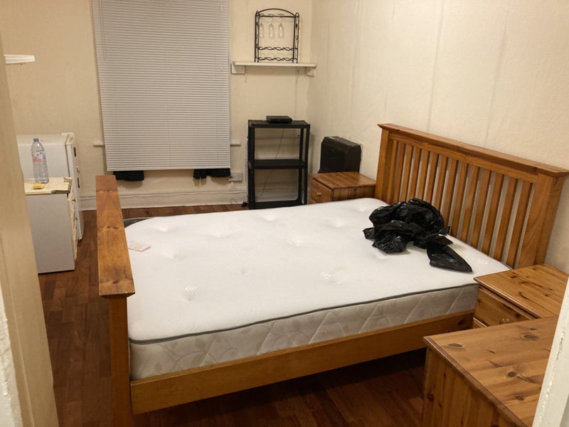 Room Acre Lane in Greater London