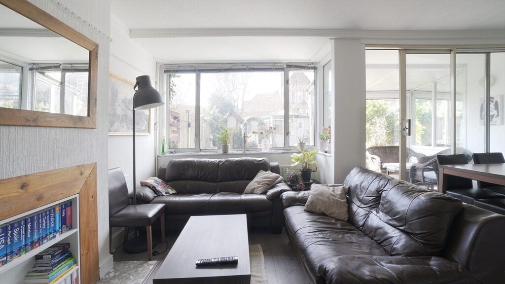 Room Warley Street in Greater London