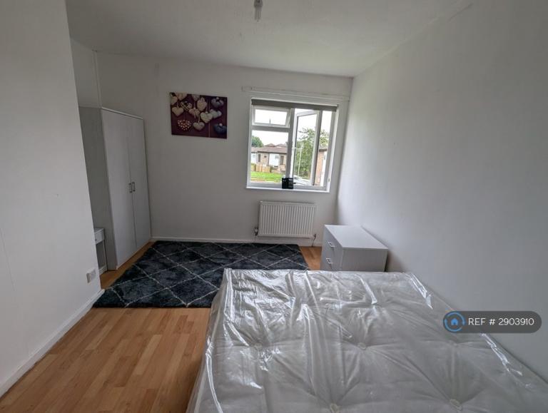 Room Blackton Close in Newton Aycliffe