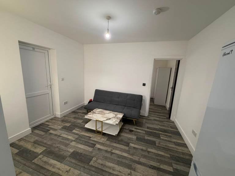 Flat South Road in Greater London