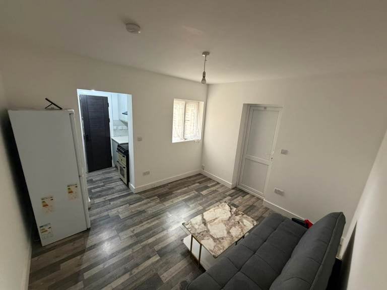 Flat South Road in Greater London