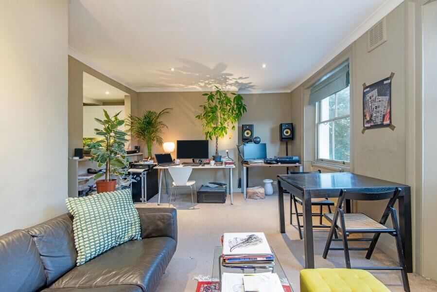 Flat Oakley Square in Greater London