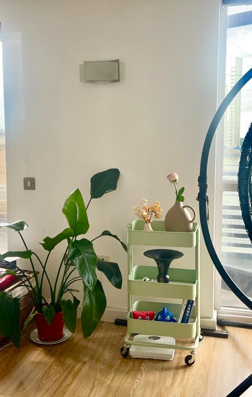 Room Raleana Road in Greater London