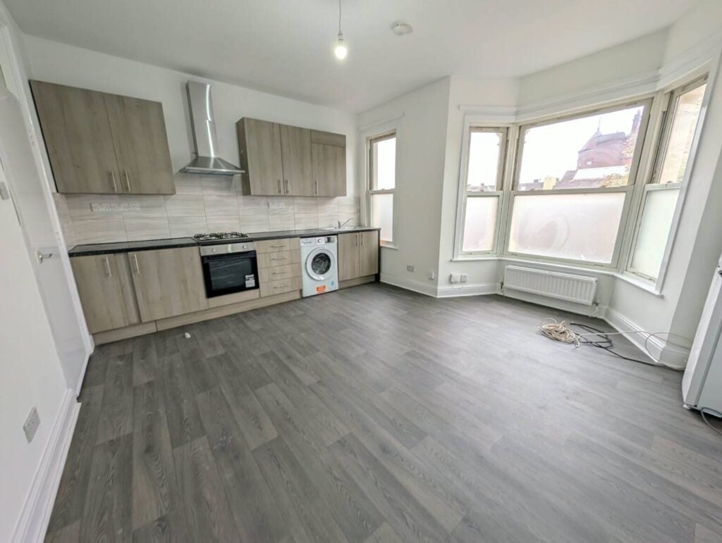 Flat Challenge Close in Greater London