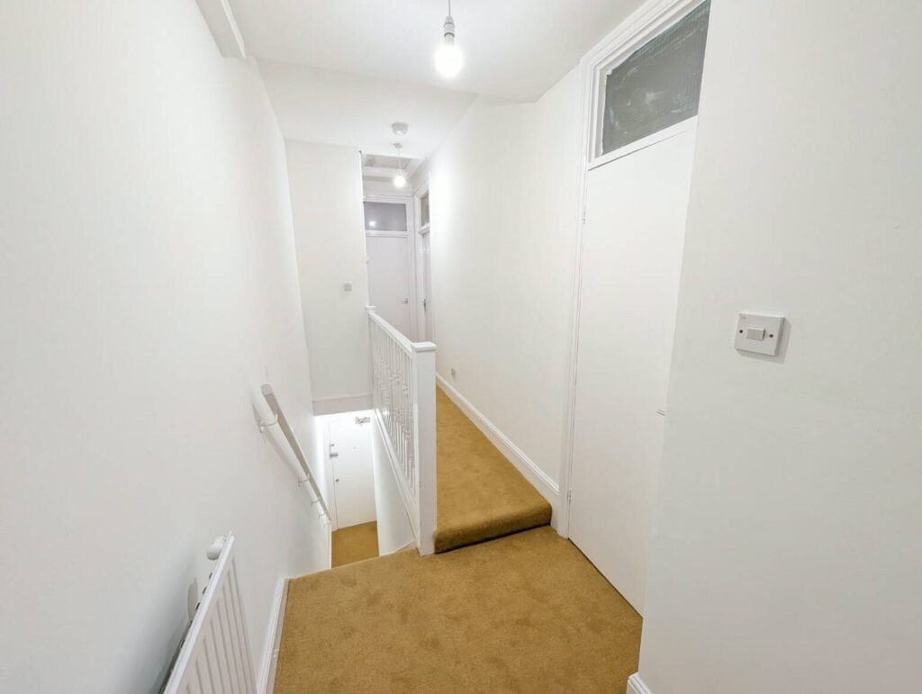 Flat Challenge Close in Greater London