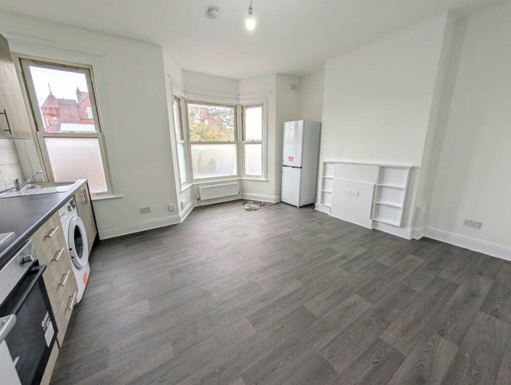 Flat Challenge Close in Greater London
