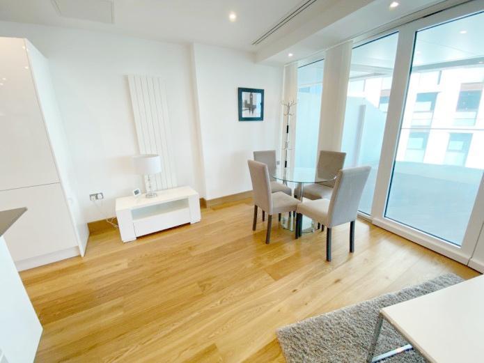 Flat Crossharbour Plaza in Greater London