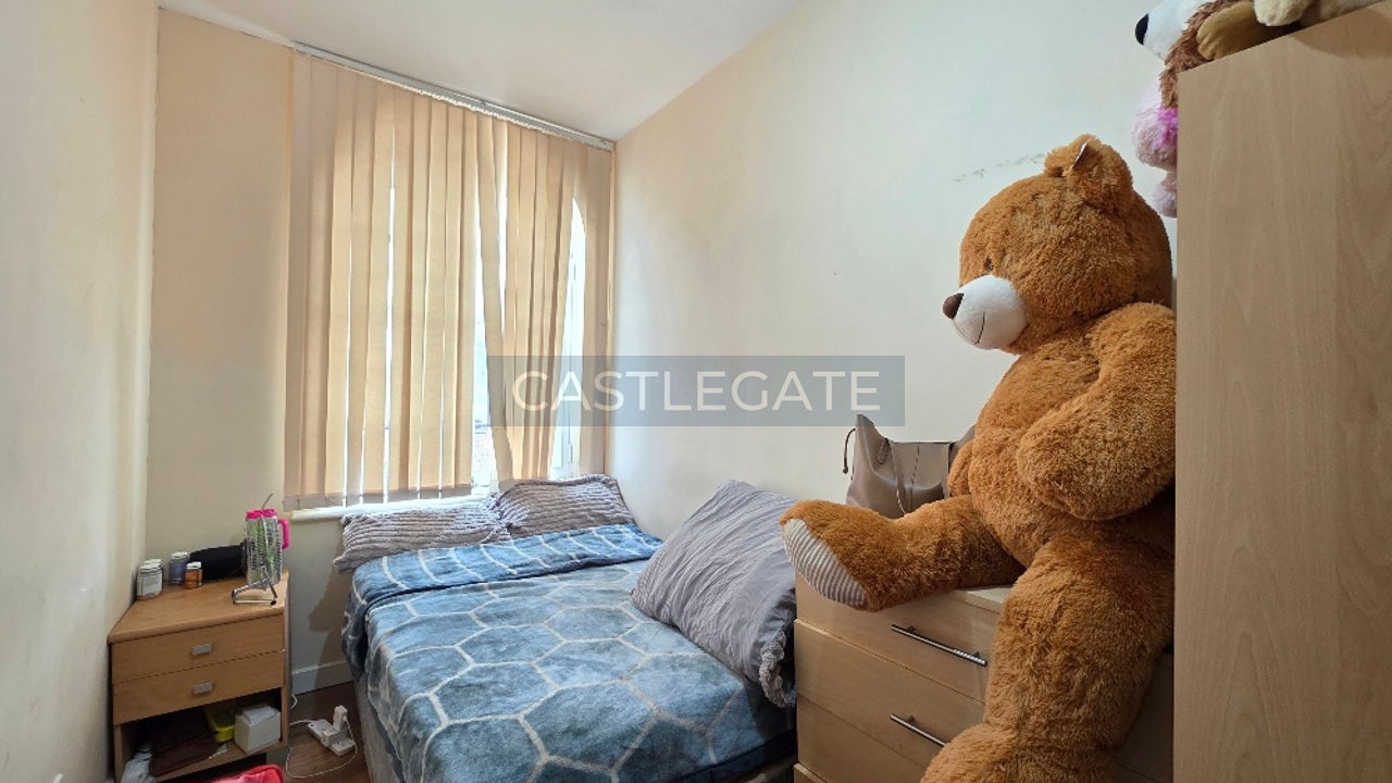Flat Fitzwilliam Street in Huddersfield
