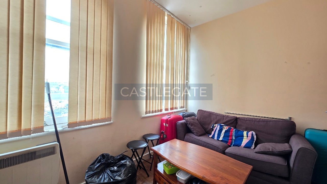 Flat Fitzwilliam Street in Huddersfield
